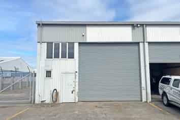 FUNCTIONAL WAREHOUSE FOR LEASE
