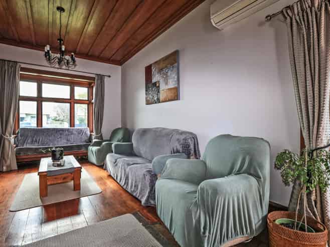 905 Nelson Street North, Mahora