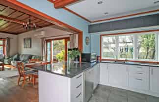 905 Nelson Street North, Mahora