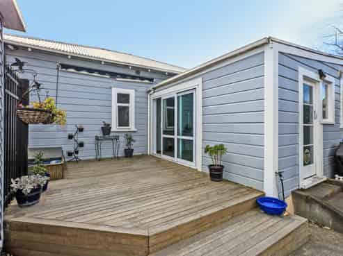 905 Nelson Street North, Mahora