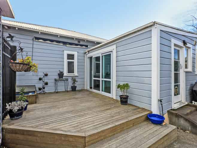 905 Nelson Street North, Mahora