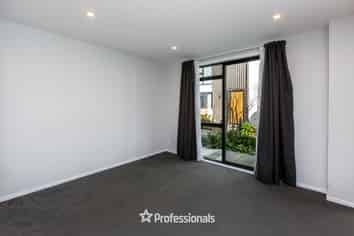 8/185 High Street, Hutt Central