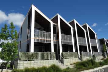 8/2 Warrant Officer Lane, Hobsonville