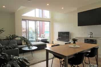 8/2 Warrant Officer Lane, Hobsonville
