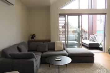 8/2 Warrant Officer Lane, Hobsonville