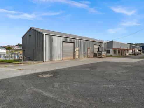 High visibility leasing opportunity!