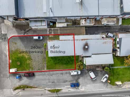 High visibility leasing opportunity!