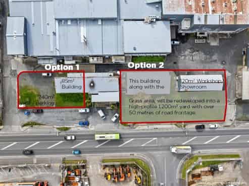 High visibility leasing opportunity!