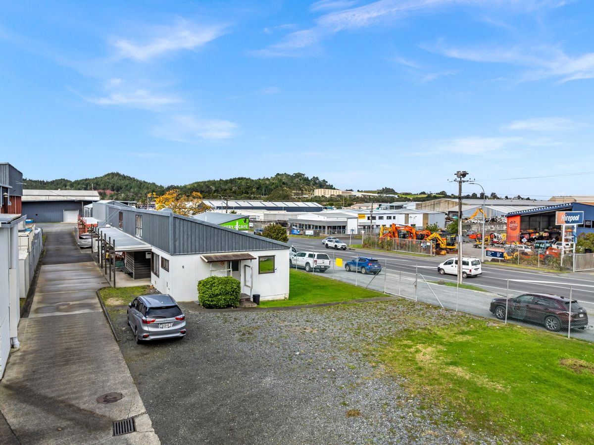 High visibility leasing opportunity! - More
