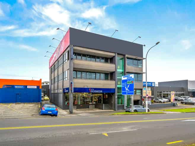 High-yielding Freehold Newmarket Investment