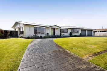 14 Pohutukawa Drive, Opunake
