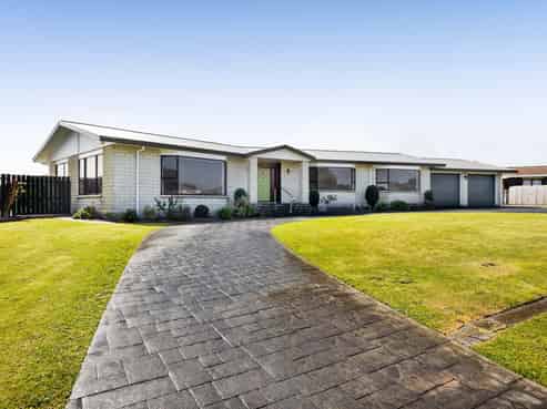 14 Pohutukawa Drive, Opunake