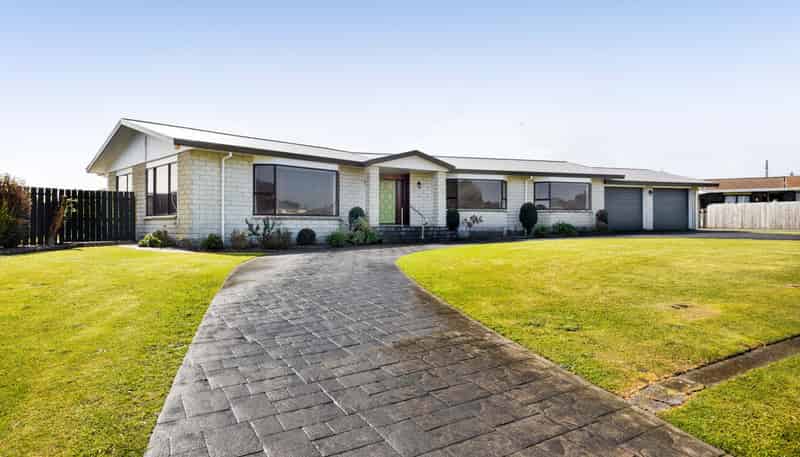 14 Pohutukawa Drive, Opunake