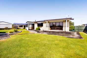 14 Pohutukawa Drive, Opunake