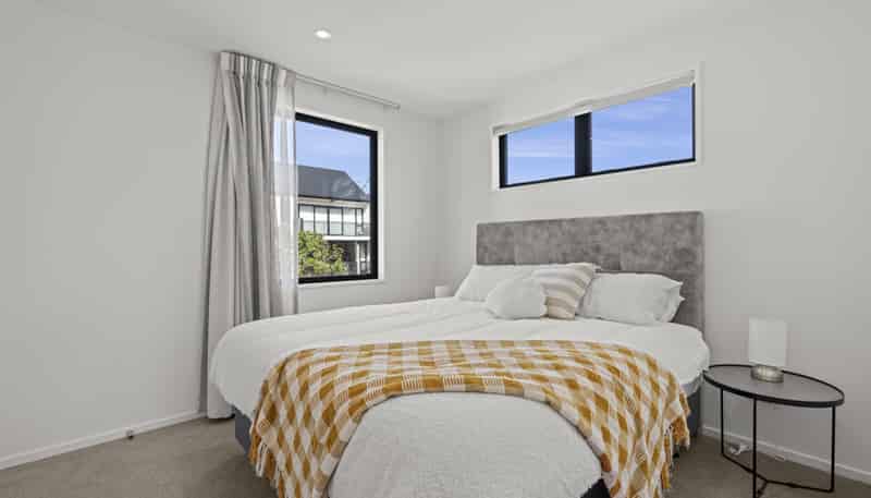 16/130 Holly Road, Saint Albans