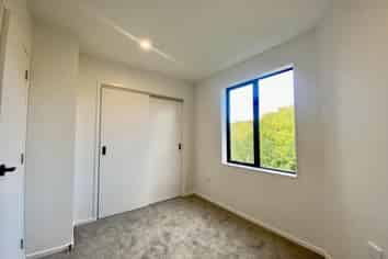 8/52 Rua Road, Glen Eden