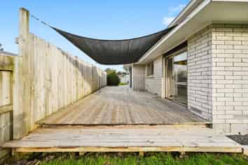 27 Chequers Ave, Chartwell