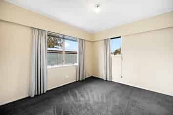 27 Chequers Ave, Chartwell
