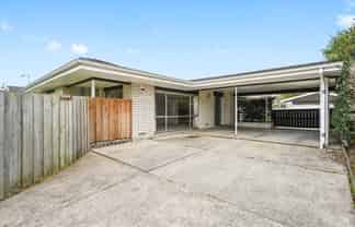 27 Chequers Ave, Chartwell