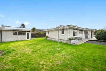 27 Chequers Ave, Chartwell