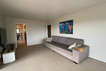 5 Kingsclere Place, Goodwood Heights