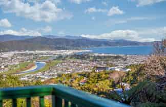 23b Eastview Grove, Normandale