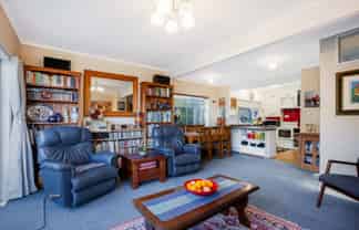 23b Eastview Grove, Normandale