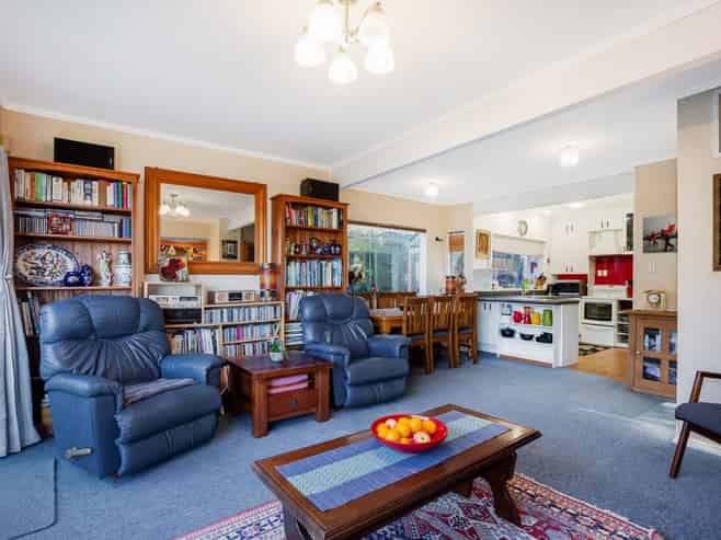 23b Eastview Grove, Normandale