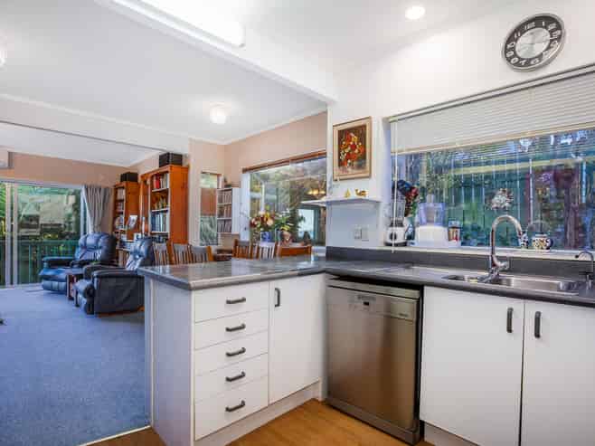 23b Eastview Grove, Normandale