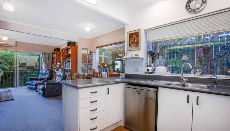 23b Eastview Grove, Normandale