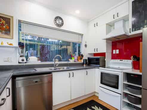 23b Eastview Grove, Normandale