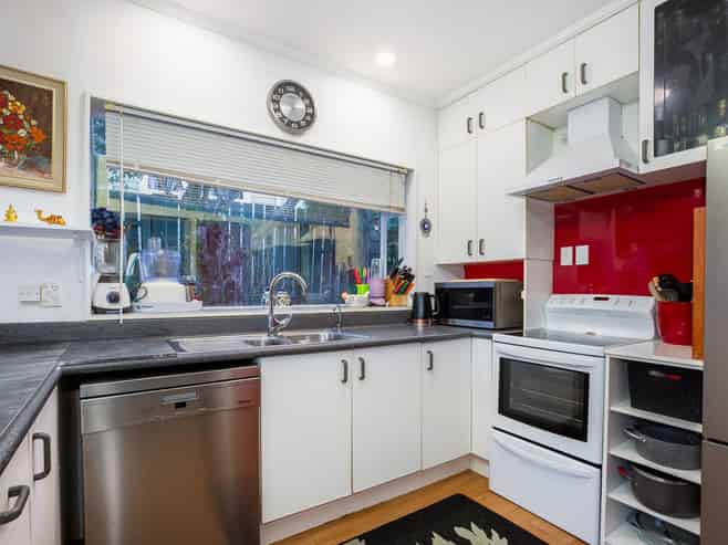 23b Eastview Grove, Normandale