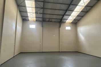 Versatile 100sqm Warehouse