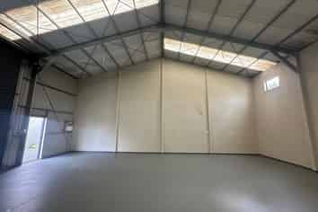 Versatile 100sqm Warehouse