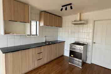17a Raphoe Road, Flat Bush