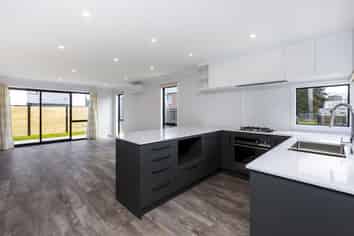 8 Reakes Crescent, Wallaceville