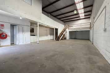 Popular Pakuranga Heights Industrial Unit | 127 m2