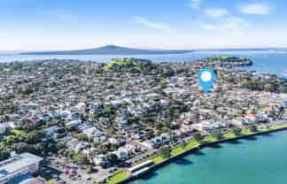 19B Clarence Street, Devonport