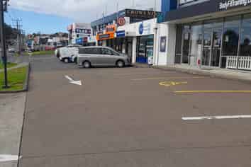 140m2 Roadfront Retail - AFFORDABLE LEASE !
