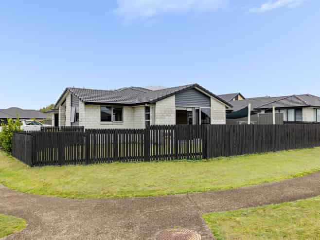 5 Blacklock Road, Pyes Pa