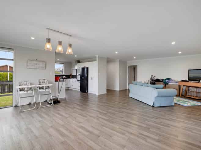 5 Blacklock Road, Pyes Pa