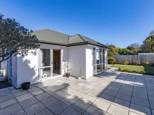 2/20 Downing Street, Hoon Hay