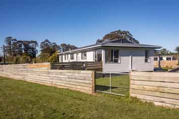 121 Watt Street, Featherston