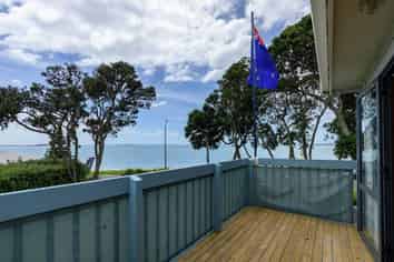 33 The Esplanade, Eastern Beach
