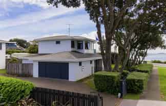 33 The Esplanade, Eastern Beach