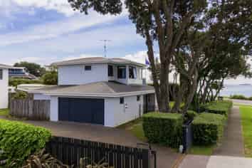 33 The Esplanade, Eastern Beach