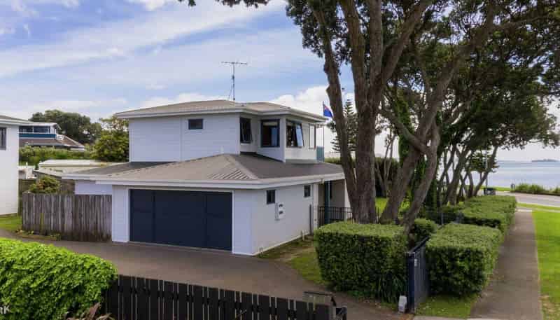33 The Esplanade, Eastern Beach