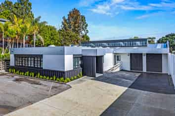 Refurbished Wairau Standalone Stunner