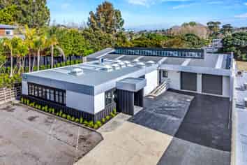 Refurbished Wairau Standalone Stunner
