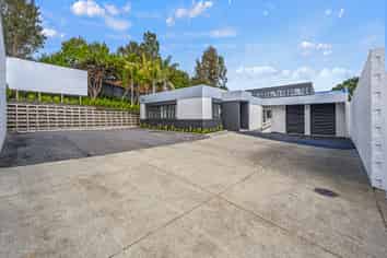Refurbished Wairau Standalone Stunner